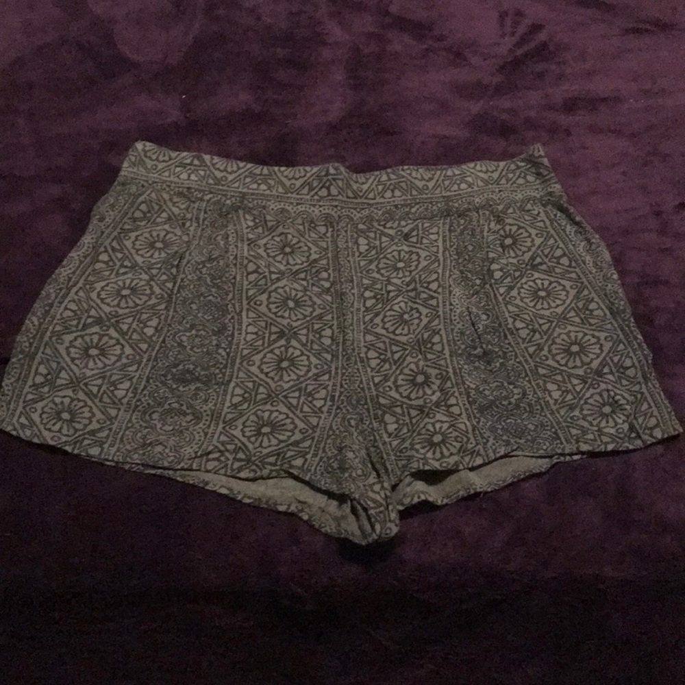 Ecote Green Patterned Short